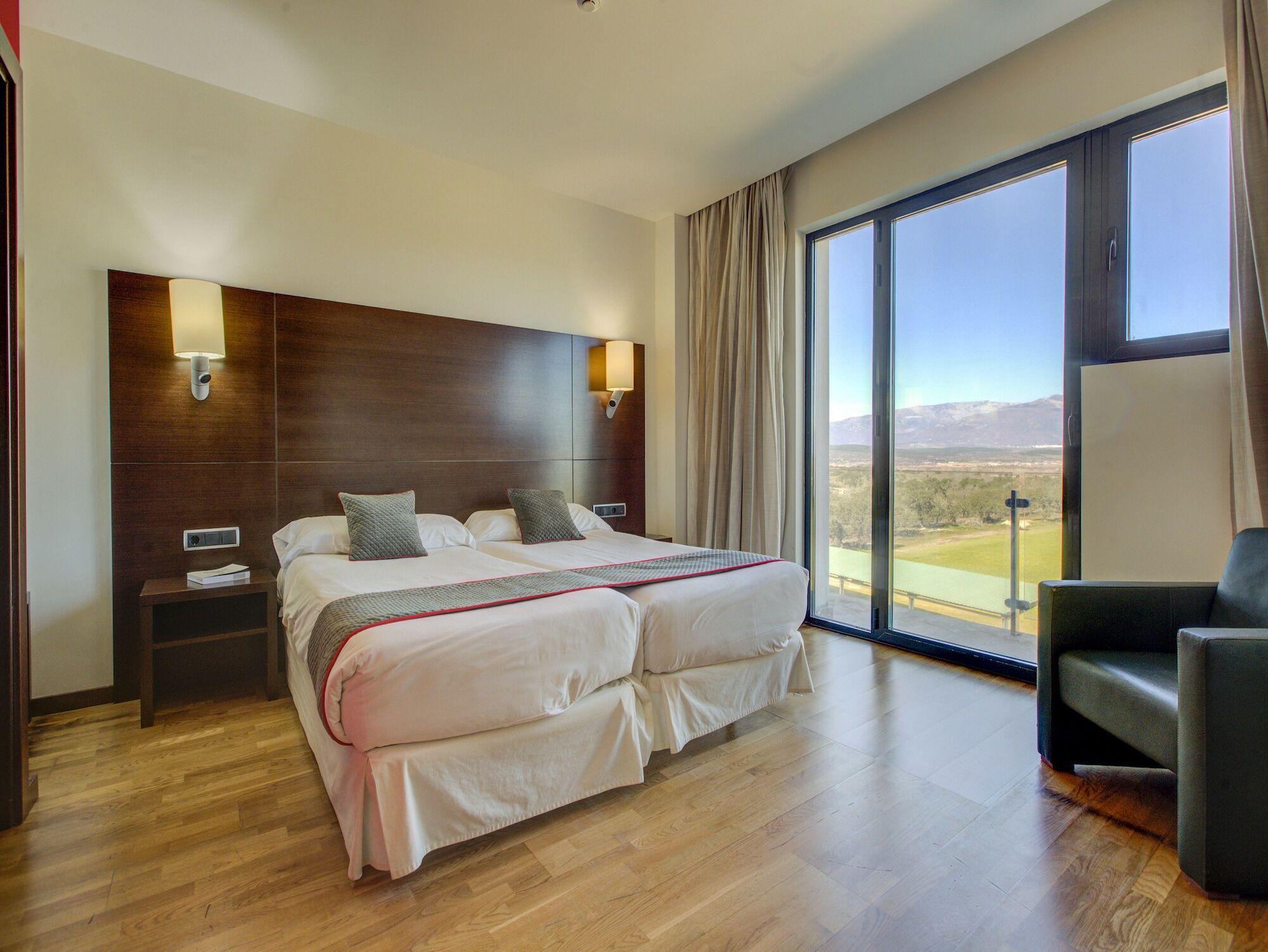Hospedium Hotel Valles De Gredos Golf Talayuela Extérieur photo